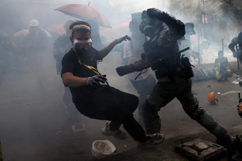 Dall'inizio delle proteste di giugno, la polizia ha arrestato 4.401 persone, di cui 3.395 uomini e 1.096 donne, in età compresa tra gli 11 e gli 83 anni. REUTERS/Tyrone Siu