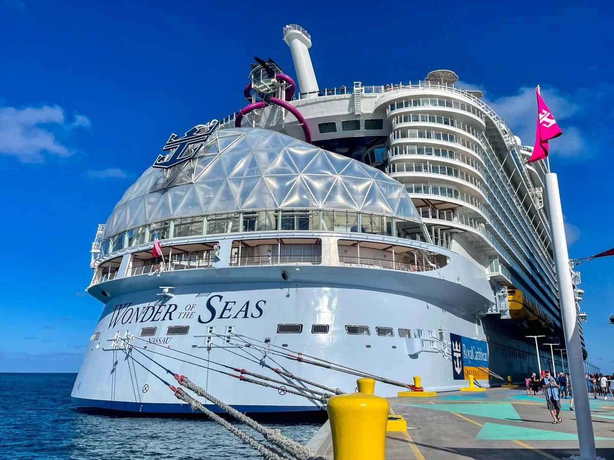 I sailed on Royal Caribbean's 9,300-person Wonder of the Seas — take a look insi..