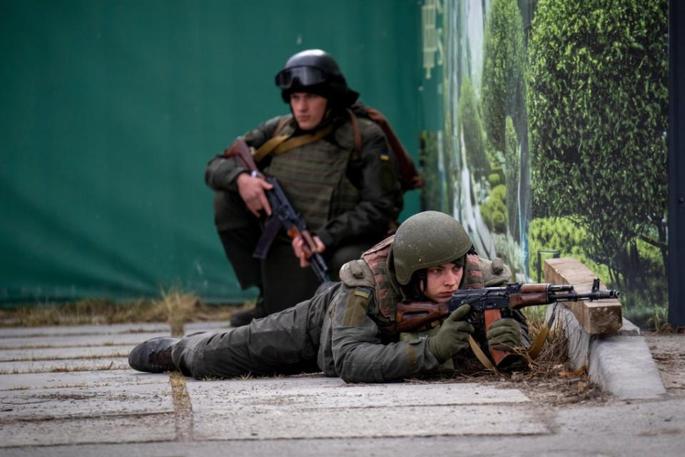 Ukrainian soldiers  (AP)