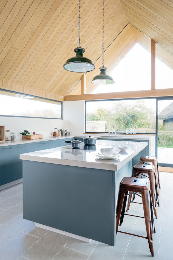 <p>The discussion around sustainability in the home has certainly picked up momentum in recent years. Loved by Houzz readers, this kitchen from <a href="https://sustainablekitchens.co.uk/" rel="nofollow noopener" target="_blank" data-ylk="slk:Sustainable Kitchens;elm:context_link;itc:0;sec:content-canvas" class="link ">Sustainable Kitchens</a> proves that planet-friendly materials don't have to skrimp on style. </p><p><strong>READ MORE</strong>: <a href="https://www.housebeautiful.com/uk/decorate/kitchen/g26858260/dark-colour-kitchen-ideas/" rel="nofollow noopener" target="_blank" data-ylk="slk:20 stunning dark kitchen ideas;elm:context_link;itc:0;sec:content-canvas" class="link ">20 stunning dark kitchen ideas</a></p>