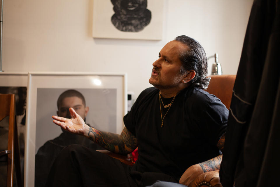 El diseñador Willy Chavarria en su estudio de Nueva York, el 29 de agosto de 2021. (Isak Tiner/The New York Times)