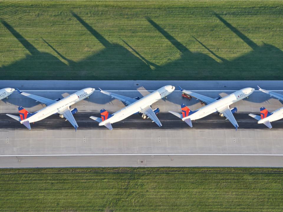 Grounded airliners COVID-19