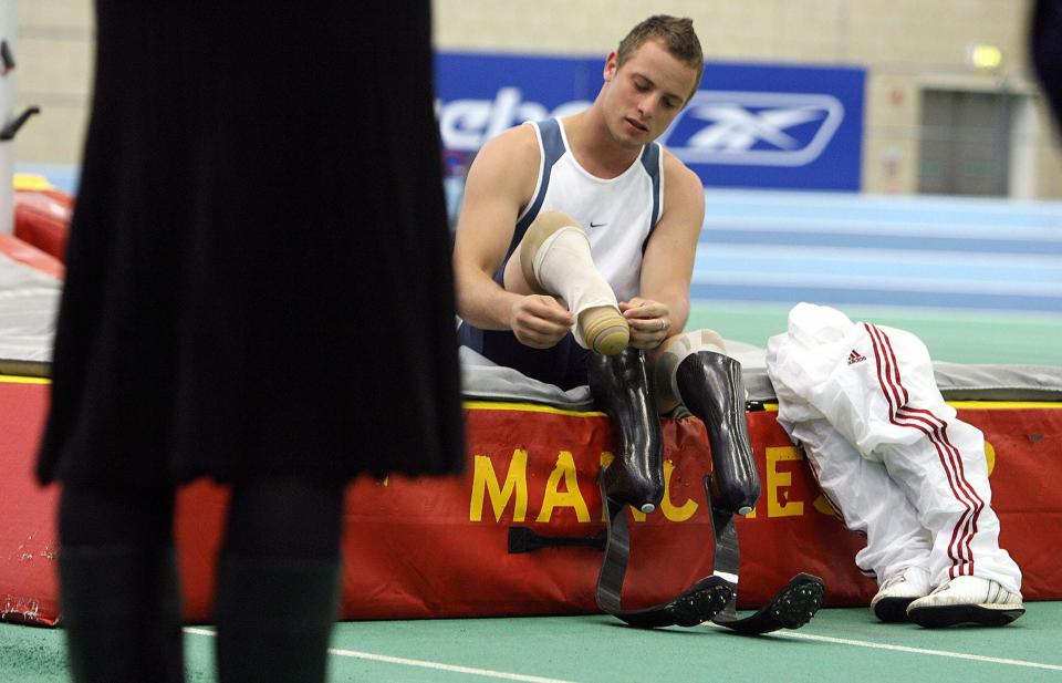 Pistorius in 2006 preparing for a coaching session.