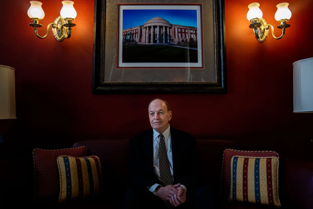 Sen. Richard Shelby (R-Ala.) in his office on Capitol Hill in Washington on Dec. 13, 2022. (Haiyun Jiang/The New York Times)