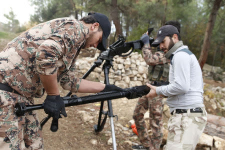 Rebel fighters prepare to fire a machine gun towards forces loyal to Syria's President Bashar al-Assad in the Jabal al-Akrad area in Syria's northwestern Latakia province November 25, 2014. REUTERS/Alaa Khweled