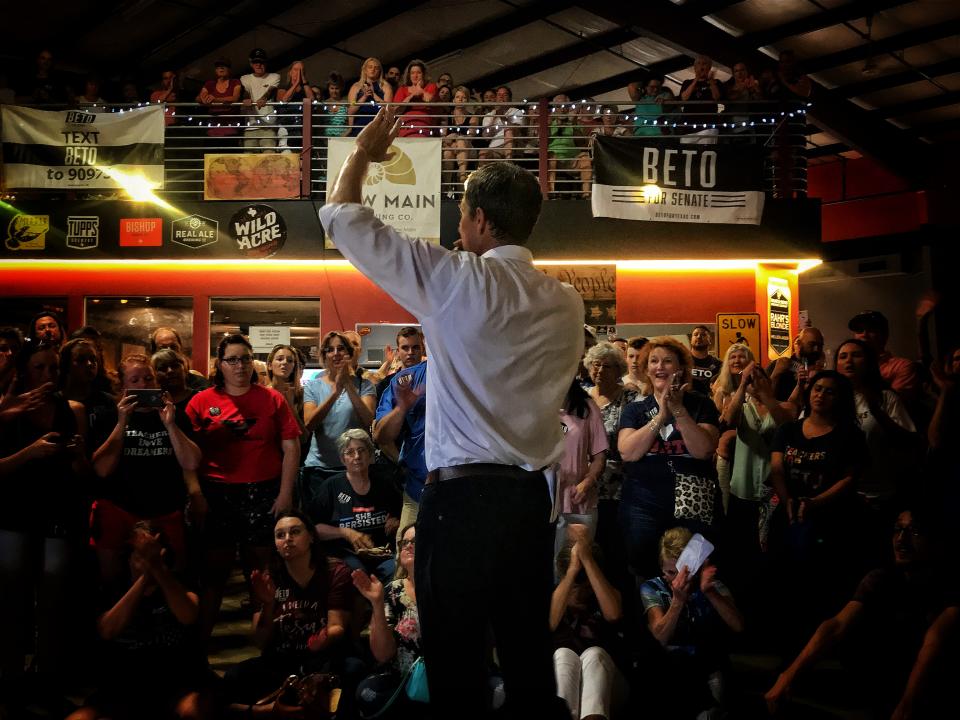 O’Rourke at a town hall meeting in Arlington, Texas. (Photo: Holly Bailey/Yahoo News)