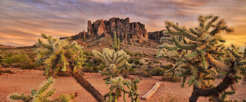 Superstition Mountains, Arizona, US