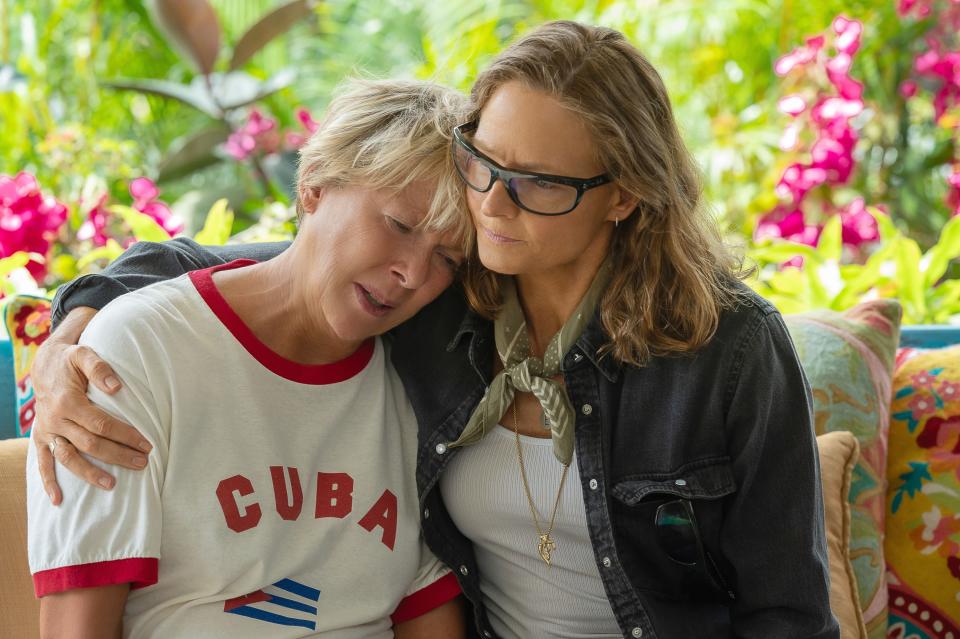 NYAD, from left: Annette Bening as Diana Nyad, Jodie Foster, 2023. ph: Kimberley French / © Netflix / Courtesy Everett Collection