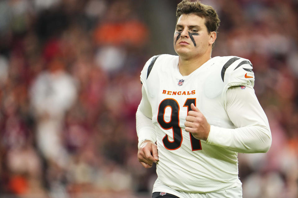 GLENDALE, AZ - OCTOBER 08: Trey Hendrickson #91 of the Cincinnati Bengals runs off of the field during an NFL game against the Arizona Cardinals at State Farm Stadium on October 8, 2023 in Glendale, Arizona. (Photo by Cooper Neill/Getty Images)