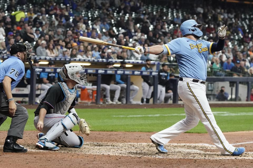 Milwaukee Brewers' Rowdy Tellez hits an RBI sacrifice fly during the sixth inning of a baseball game against the Miami Marlins Friday, Sept. 30, 2022, in Milwaukee. (AP Photo/Morry Gash)