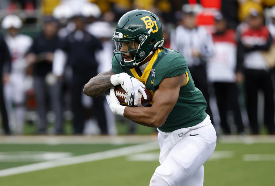 WACO, TX -NOVEMBER 27: Abram Smith #7 of the Baylor Bears carries the ball against the Texas Tech Red Raiders in the first half at McLane Stadium on November 27, 2021 in Waco, Texas. (Photo by Ron Jenkins/Getty Images)