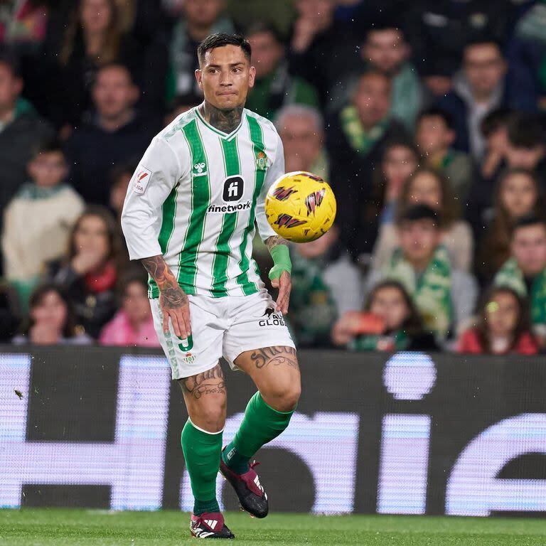 Chimy Ávila, en acción con la camiseta del Betis