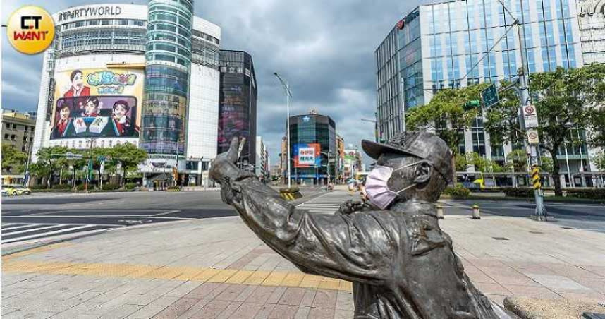 三級警戒後冷清的西門町商圈。（圖／焦正德攝）