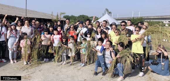 後壁區公所配合臺南好米季推出四條食農教育小旅行路線，邀親子深入農村體驗農遊趣。（記者李嘉祥攝）