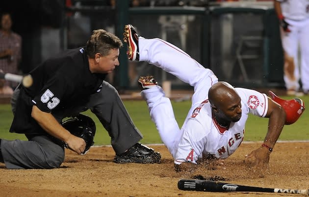 Torii Hunter Tosses Gear Across Baseball Field in Epic Outburst