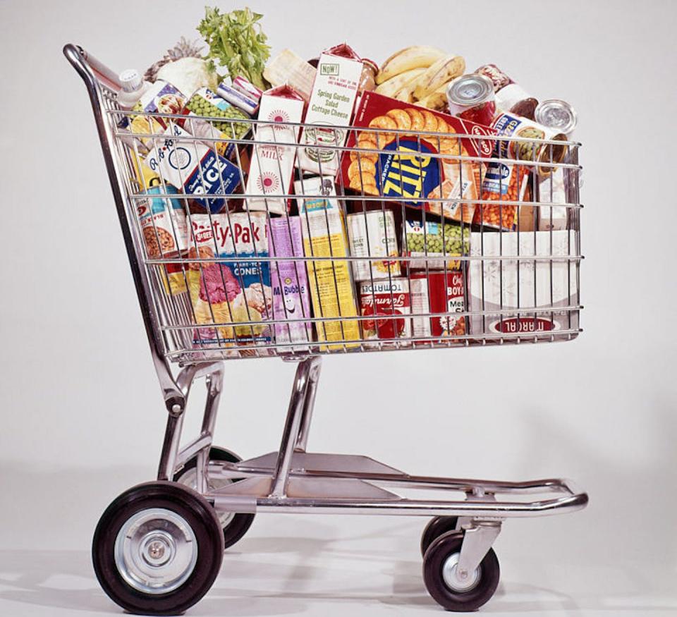 For decades, eye-popping packaging was the modus operandi for food brands. <a href="https://www.gettyimages.com/detail/news-photo/1960s-grocery-shopping-cart-full-of-groceries-news-photo/658540867?adppopup=true" rel="nofollow noopener" target="_blank" data-ylk="slk:H. Armstrong Roberts/ClassicStock via Getty Images;elm:context_link;itc:0;sec:content-canvas" class="link ">H. Armstrong Roberts/ClassicStock via Getty Images</a>