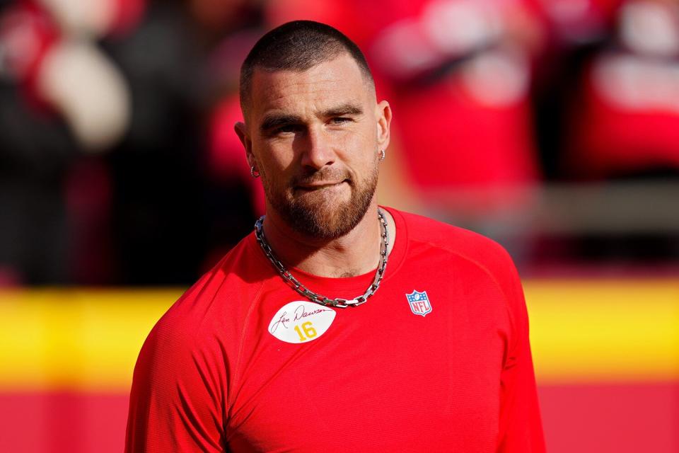 Travis Kelce #87 of the Kansas City Chiefs warms up before a game against the Los Angeles Rams