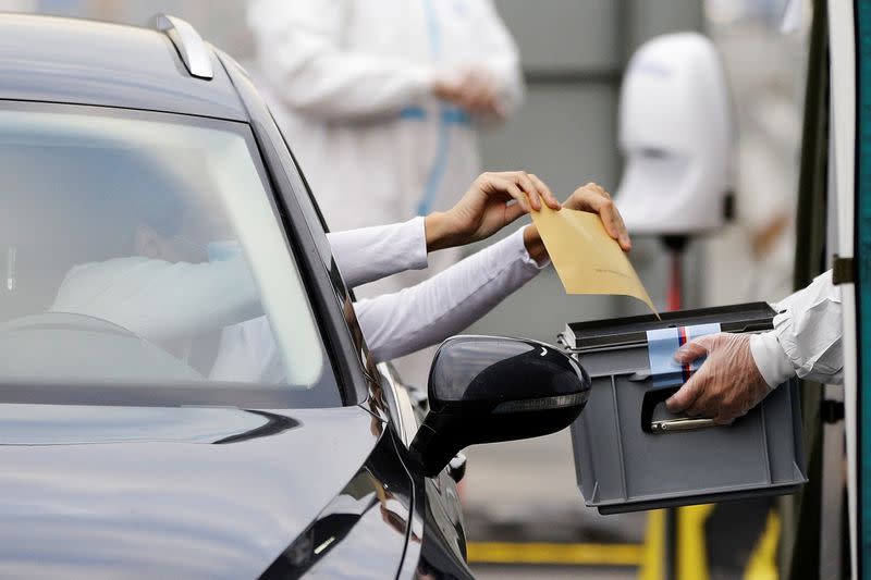 Drive-in polling station ahead of regional election in Prague