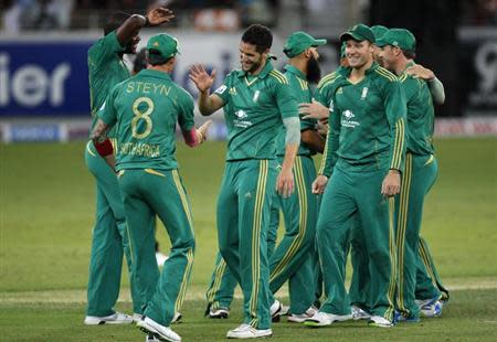 South Africa's Wayne Parnell (C) celebrates with his team mates the wicket of Pakistan's Mohammad Hafeez during their second Twenty20 international cricket match in Dubai November 15, 2013. REUTERS/Nikhil Monteiro