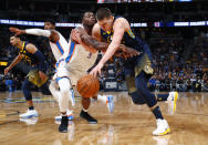 <p>Fair Play? „Oklahoma City Thunder“-Stürmer Jerami Grant (li.) foult „Denver Nuggets“-Centerspieler Nikola Jokic während der zweiten Hälfte des NBA Basketballspieles in Denver. Die „Nuggets“ gewannen 127 zu 124. (Bild: AP Photo/David Zalubowski) </p>