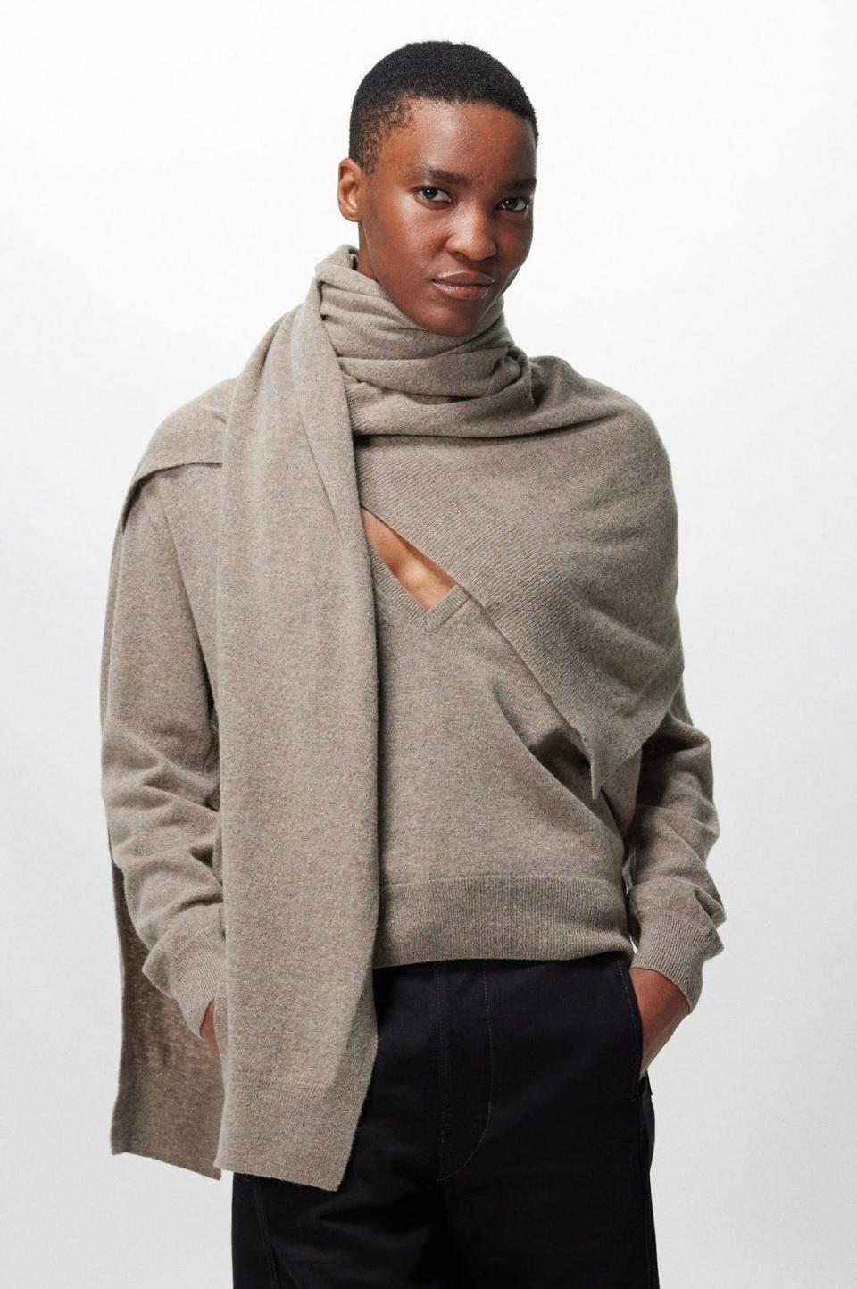 The grey cashmere wrap