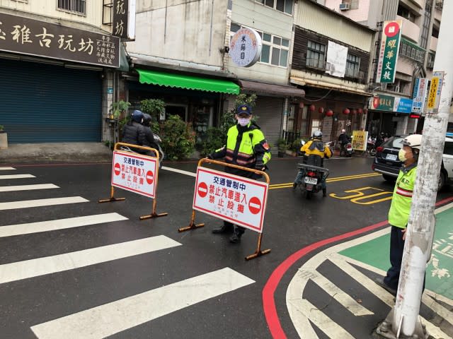 春節期間三峽鶯歌地區的風景區、市場及各大人流聚集處，三峽警分局特別規劃一系列的交通疏導暨管制勤務。（三峽警分局提供）