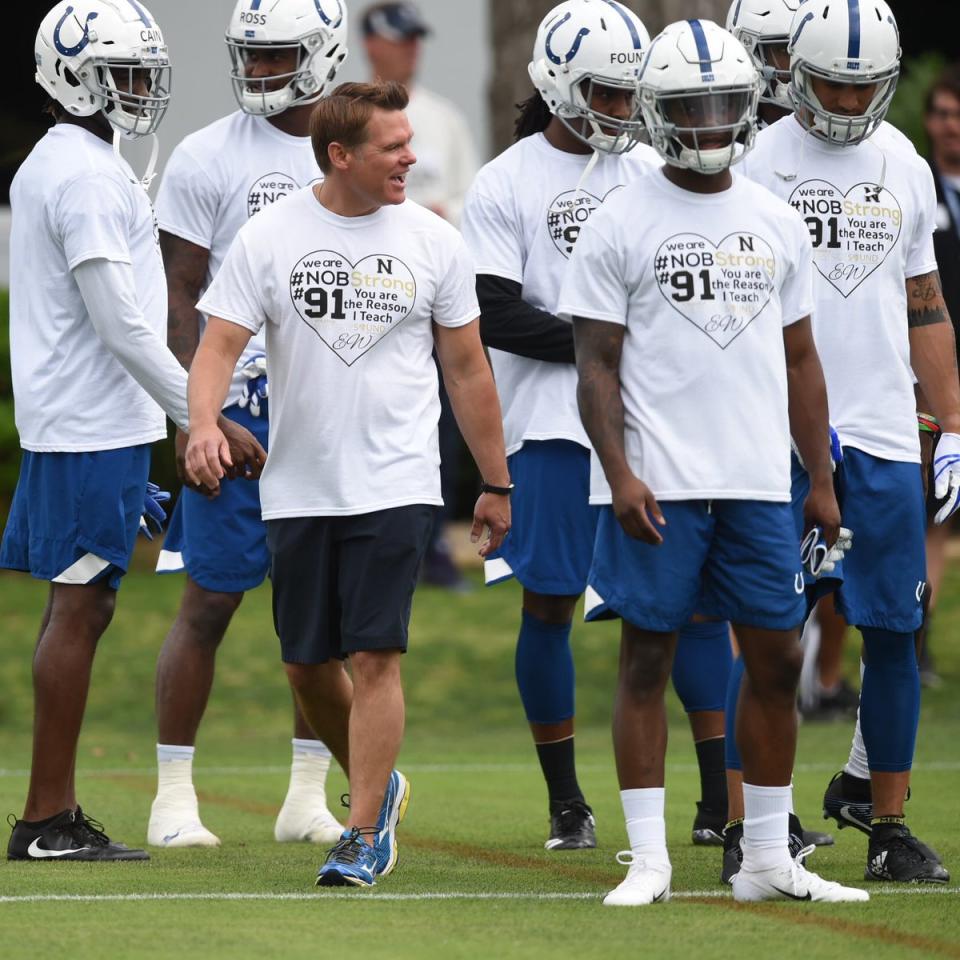 Indianapolis players and coaches wore t-shirts honoring Noblesville West Middle School and teacher Jason Seaman during practice on Wednesday. (Colts/Twitter)