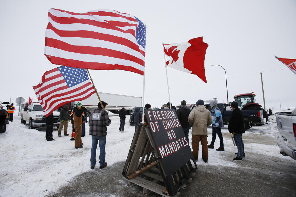 People block highway 75 with heavy trucks and farm equipment 