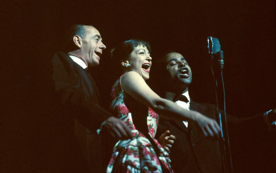 Jon Hendricks, Dave Lambert and Annie Ross performing in 1960 - Redferns