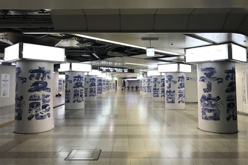 日本大阪梅田車站滿滿的變態。（圖／翻攝自京都水族館推特）