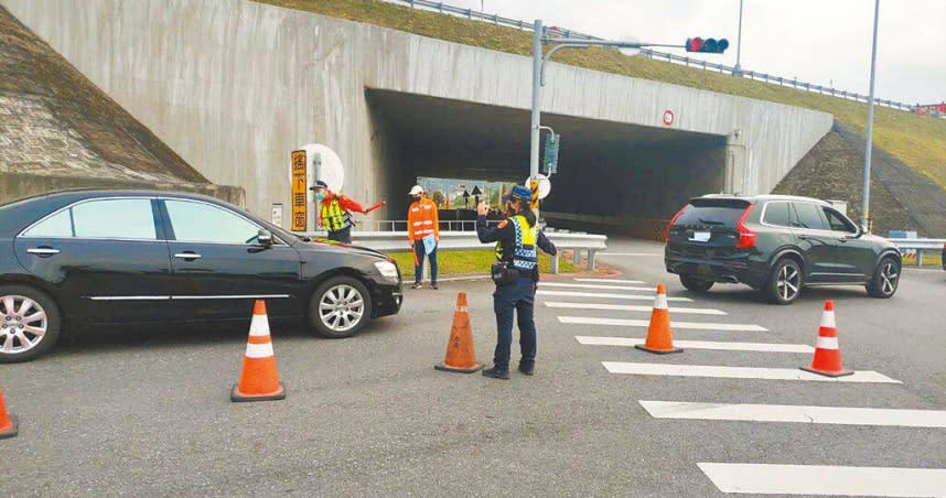 清明節連假將至，宜蘭縣警察局預估投入3800人次警民力，對國道5號、蘇花改、熱門景點及縣內各大墓區周邊加強交通疏導。（圖／警方提供／中國時報吳佩蓉宜蘭傳真）