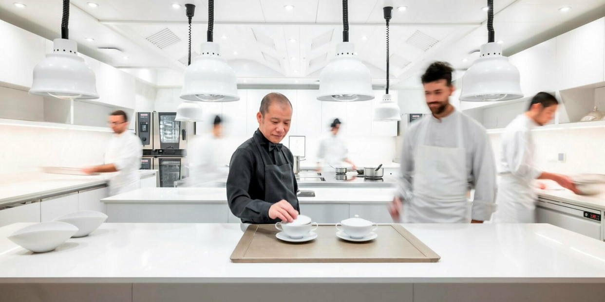 Le chef Shinichi Sato signe une cuisine épurée dans un lieu à son image. - Credit:Info
