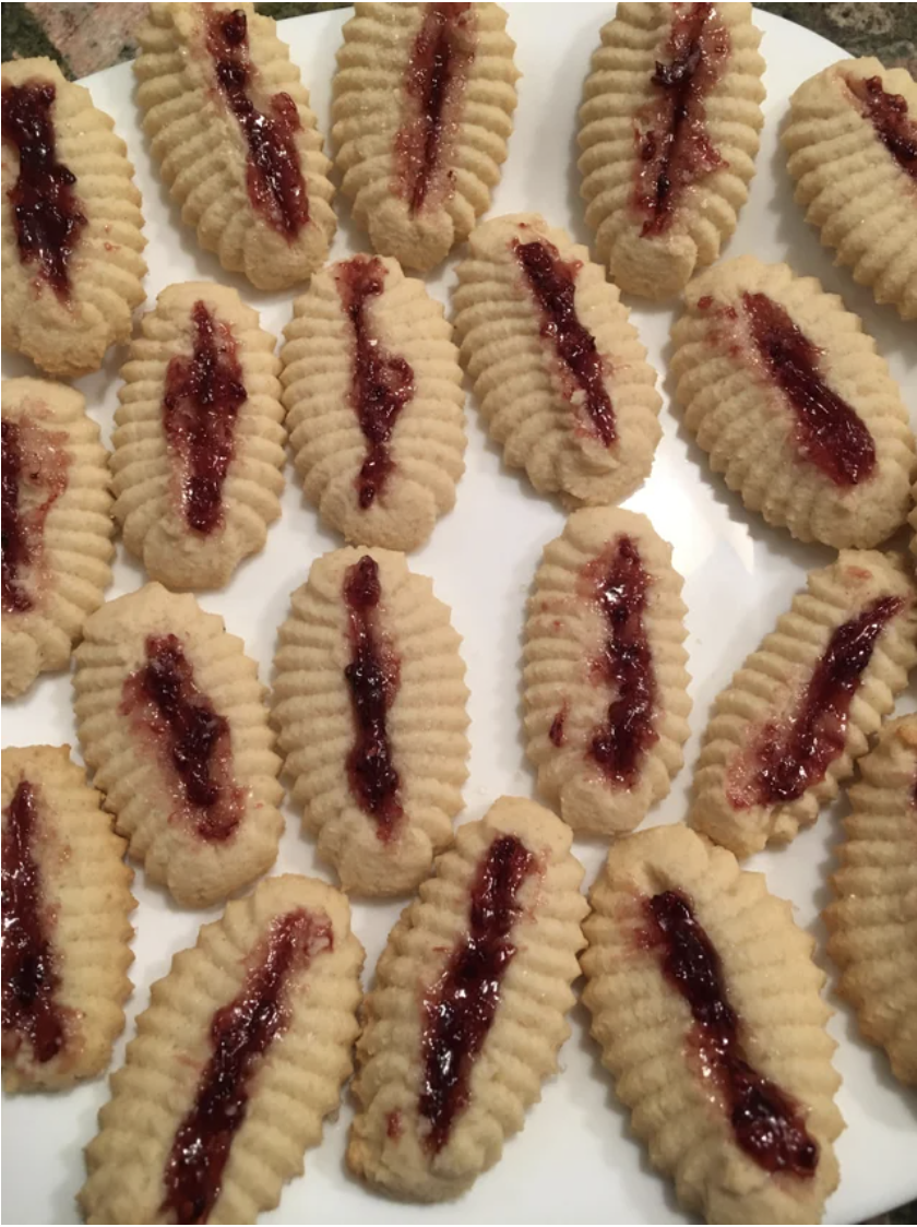 cookies that look like female genitalia