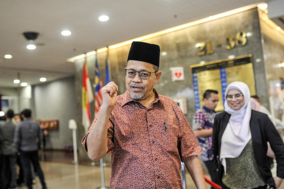 Umno’s Arau MP Datuk Seri Shahidan Kassim today claimed that the Barisan Nasional Backbenchers Club supports the Budget, while also stating his full support for Muhyiddin. — Picture by Shafwan Zaidon