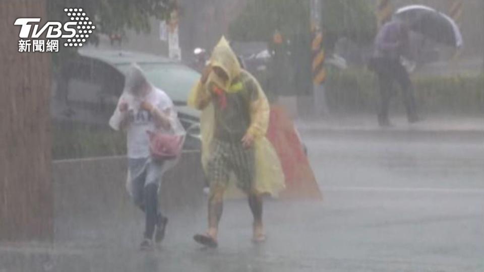 西半部地區需防午後雷陣雨。（圖／TVBS資料畫面）