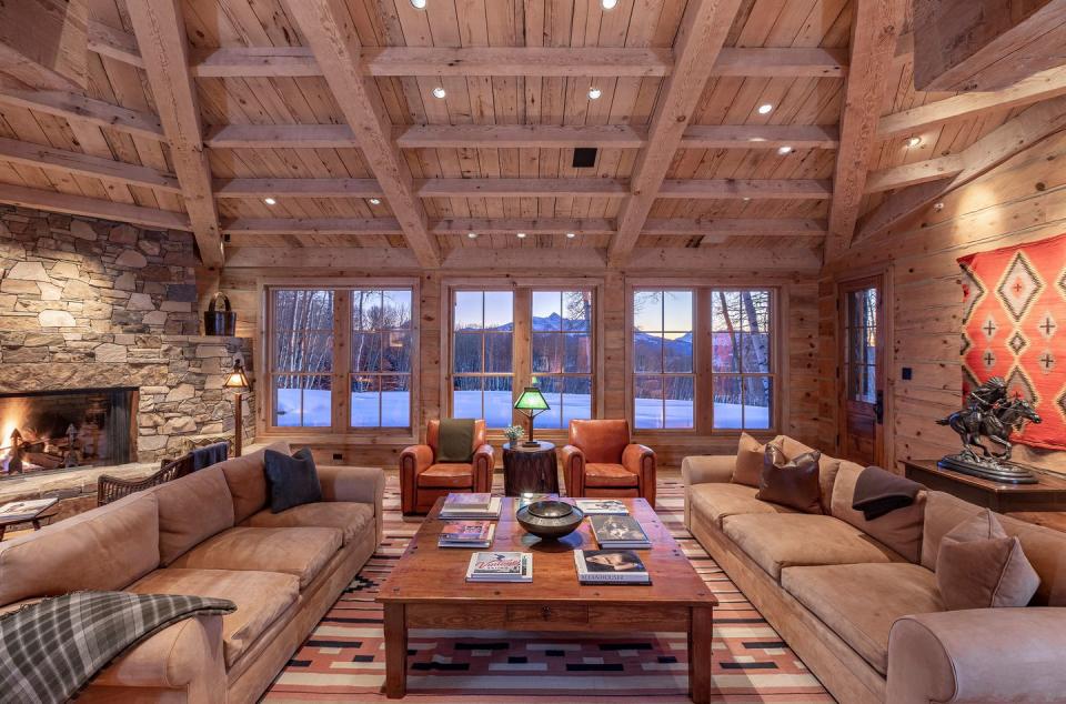 6) Vaulted wood-beam ceilings give the space a cozy sense of grandeur.