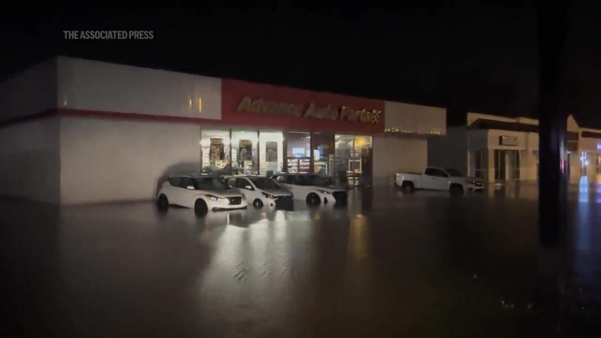 Flash floods drench town in eastern South Carolina