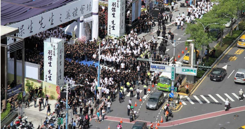 當年劉保生出殯場面之浩大，也令警方繃緊神經嚴陣以待。（圖／報系資料照）