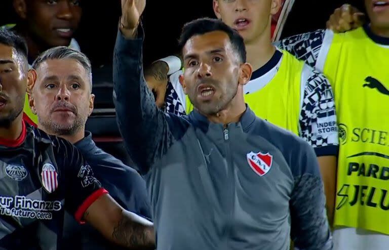 Carlos Tevez fue efusivo en el 2-2 frente a Barracas Central, el partido de la gran controversia arbitral, que siguió en la semana.