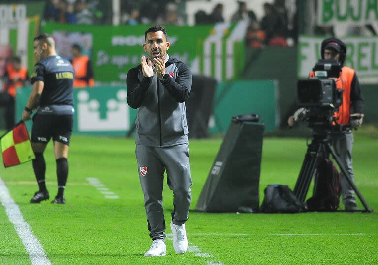 Aplausos de Tevez para su equipo