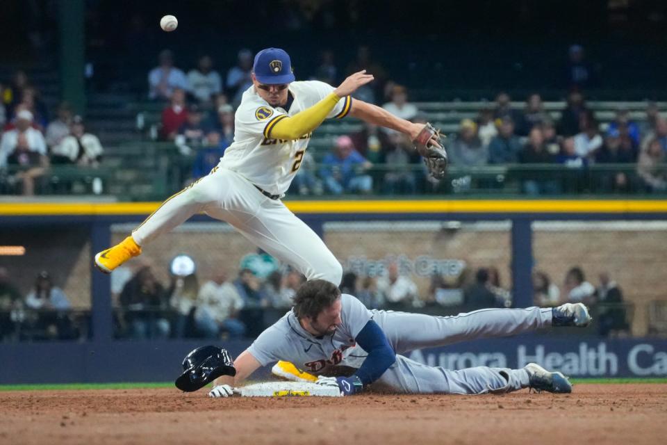 Willy Adames is one of the best shortstops in the major leagues. Winning a Gold Glove is one of his goals.