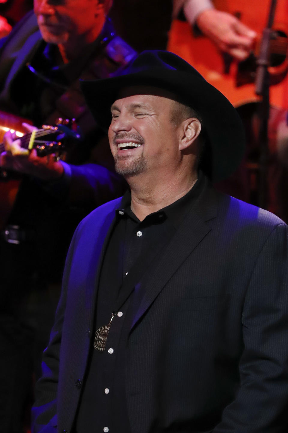 Garth Brooks performs at the 2018 Medallion Ceremony at the Country Music Hall of Fame and Museum on Sunday, Oct. 21, 2018, in Nashville, Tenn. (Photo by Al Wagner/Invision/AP)