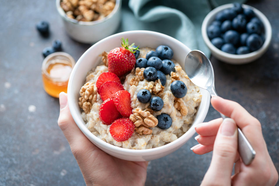 Desayunar a cierta hora puede influir positivamente en nuestros valores de presión sanguínea. (Getty Creative)