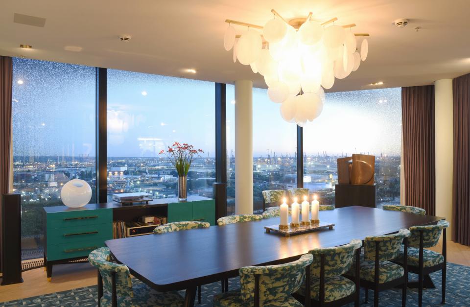 So leben Millionäre: Das Unternehmen Engel & Völkers hat eine Wohnung in der Elbphilharmonie zum Rekordpreis verkauft. (Bild: Engel & Völkers / Michael Zapf)