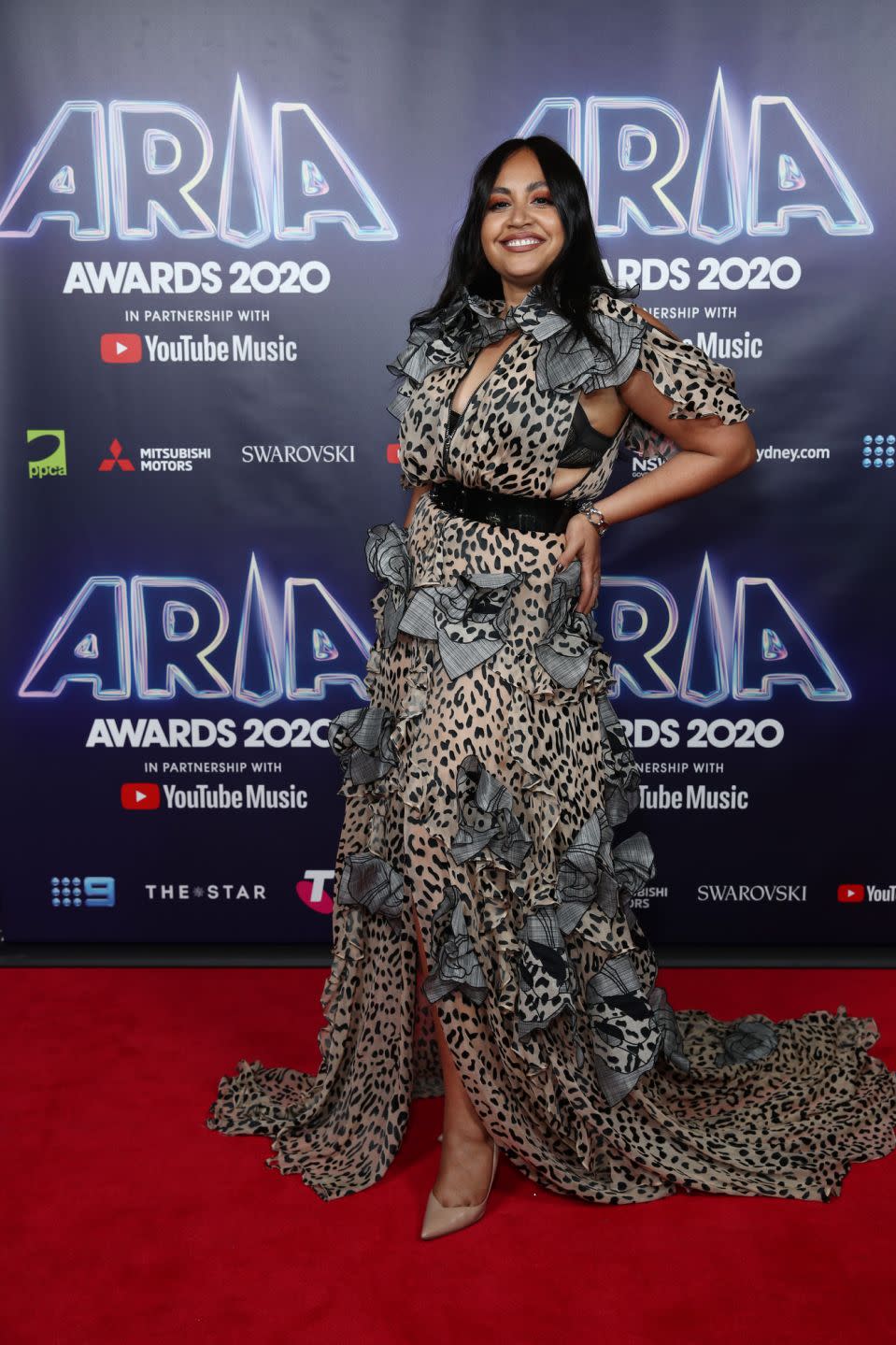 Jessica Mauboy brachte mit Leopardenprint und Schleppe Dramatik ins Spiel. Foto: Getty Images.