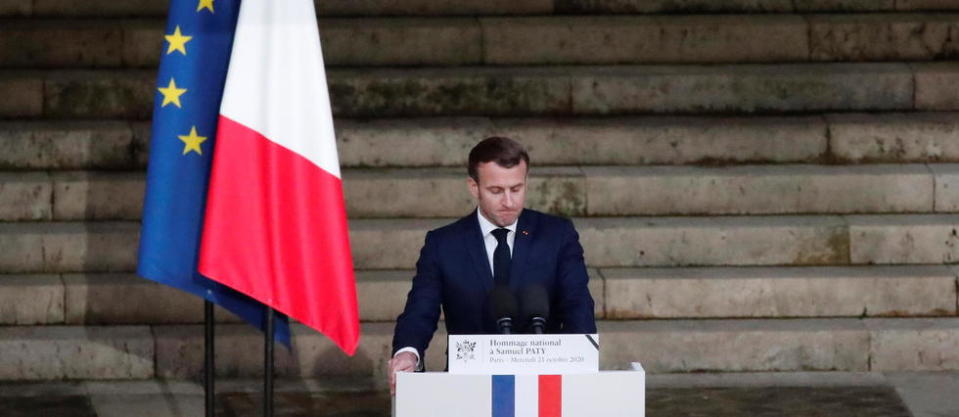 Emmanuel Macron lors de l'hommage national à Samuel Paty à la Sorbonne, le 21 octobre 2020.  
