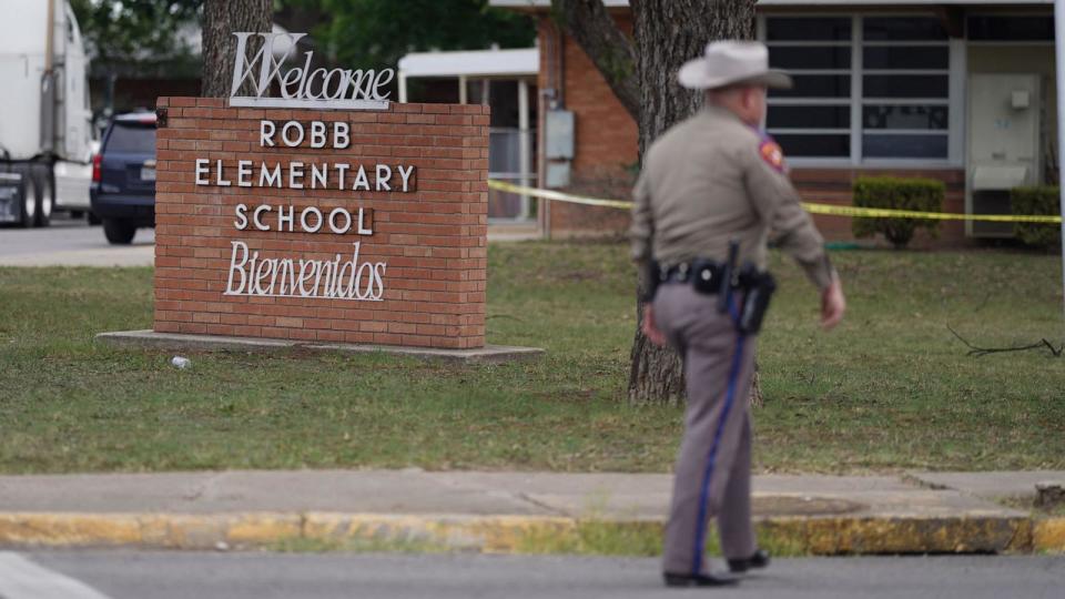 PHOTO: TOPSHOT-US-SCHOOL-CRIME-TEXAS (Allison Dinner/AFP via Getty Images)