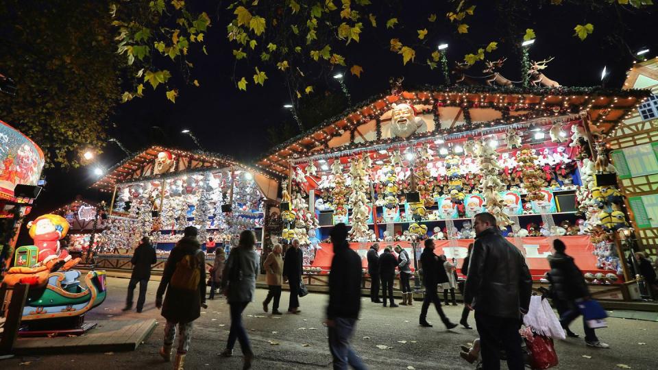 an alternative view of winter wonderland in hyde park