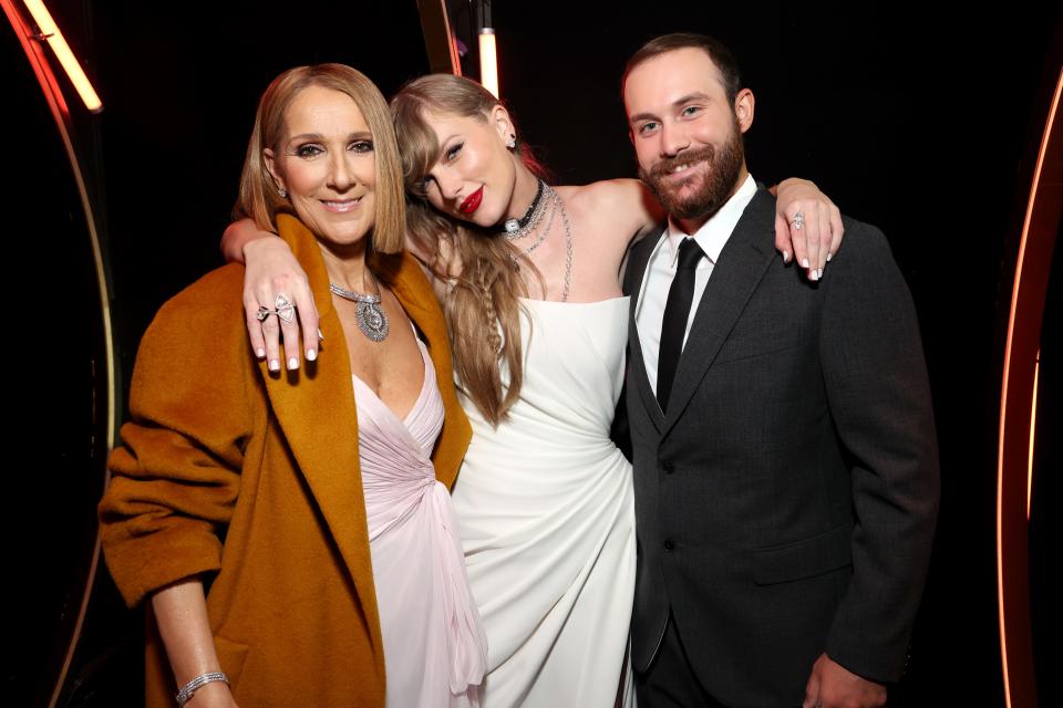 taylor swift at the grammys with her arms around celine dion and rene-charles angelil, all smiling and in formal wear