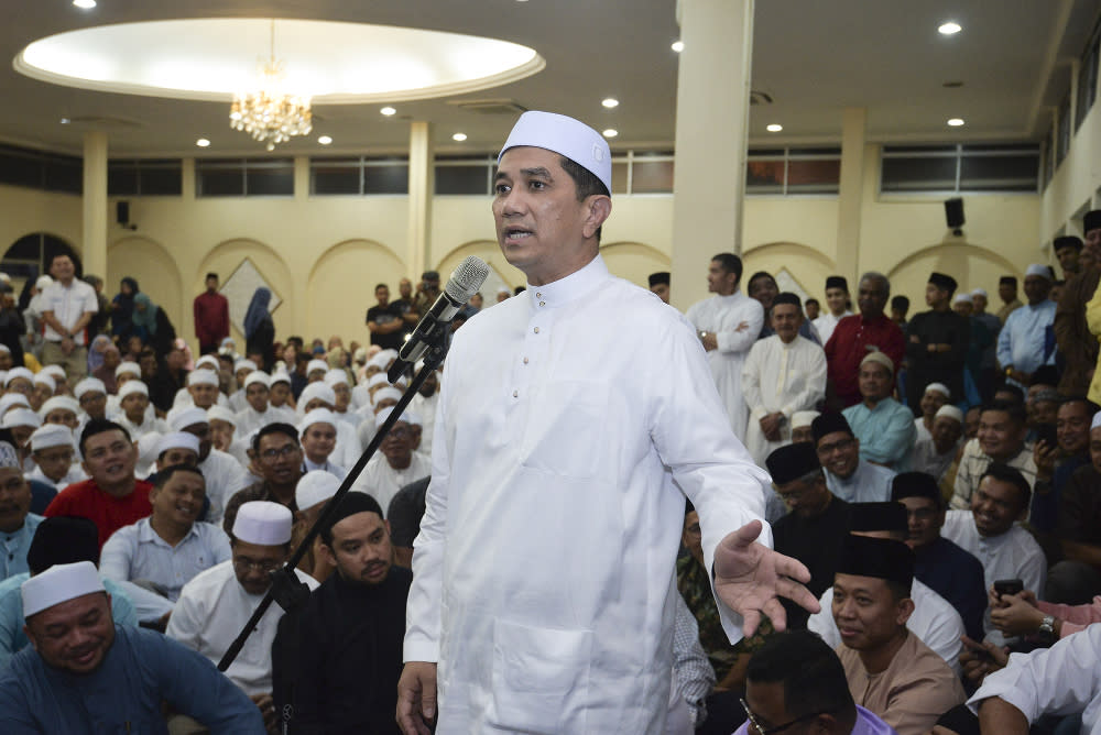 PKR deputy president Datuk Seri Azmin Mohamed Ali delivers his speech during the ‘Majlis Doa Kesyukuran’ at Selangor MB’s official residence in Shah Alam, July 21, 2019 — Picture by Shafwan Zaidon